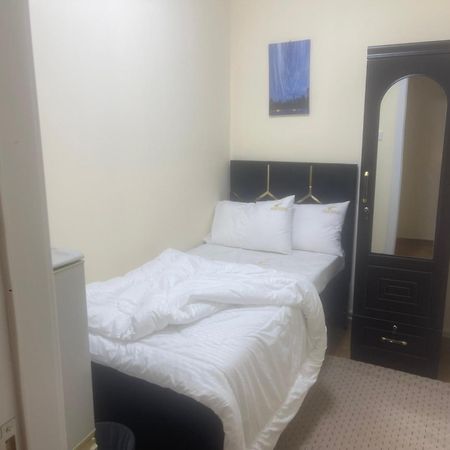Four Stars Hostel Dubai Exterior foto