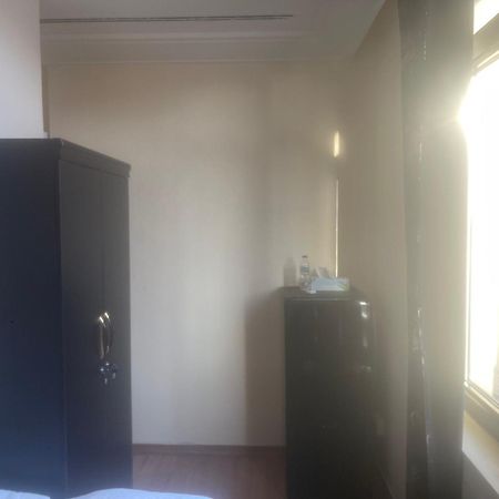 Four Stars Hostel Dubai Exterior foto